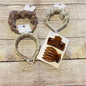 Bundle of hair accessories 2 clips and 4 headbands.